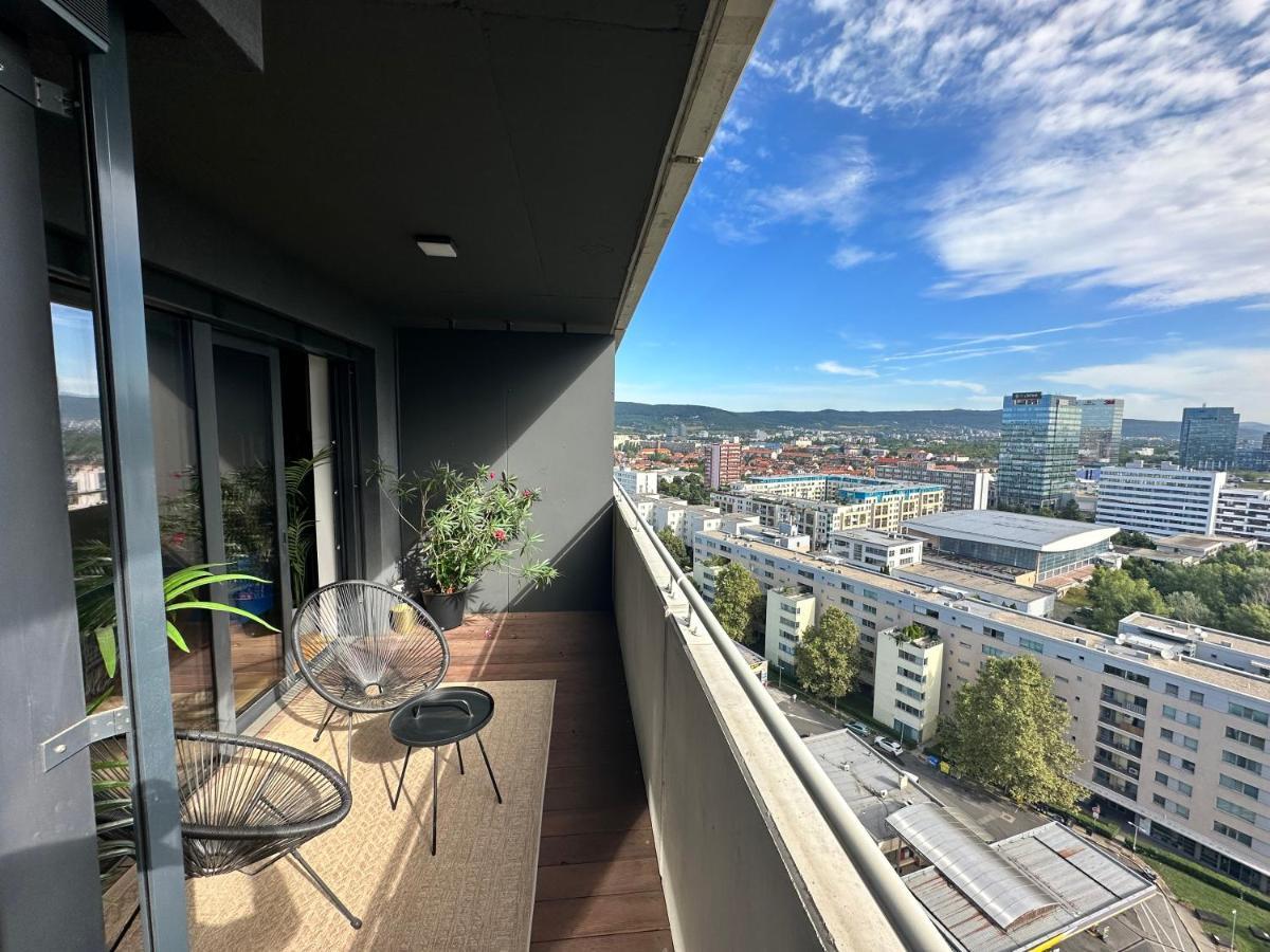 Skyline Elegance With Free Parking Apartment Bratislava Exterior photo